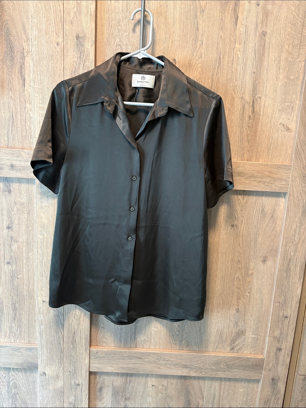Babaton Olive Green Satin Short-Sleeve Button-Down Shirt